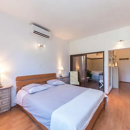 Cozy In Appartamento Kaštel Novi