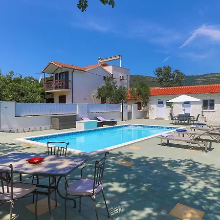 Cozy In Kaštel Novi
